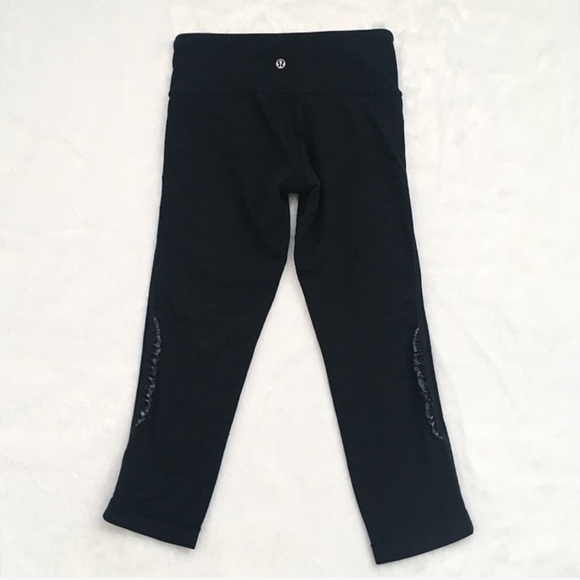 Like New Black Lululemon Wunder Under Ruffle Crops Leggings, size 4 - Picture 3 of 8